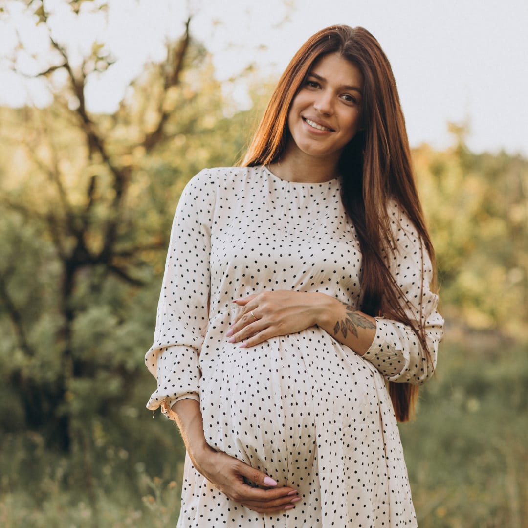 woman-pregnant-waiting-baby-texas become a surrogate in texas