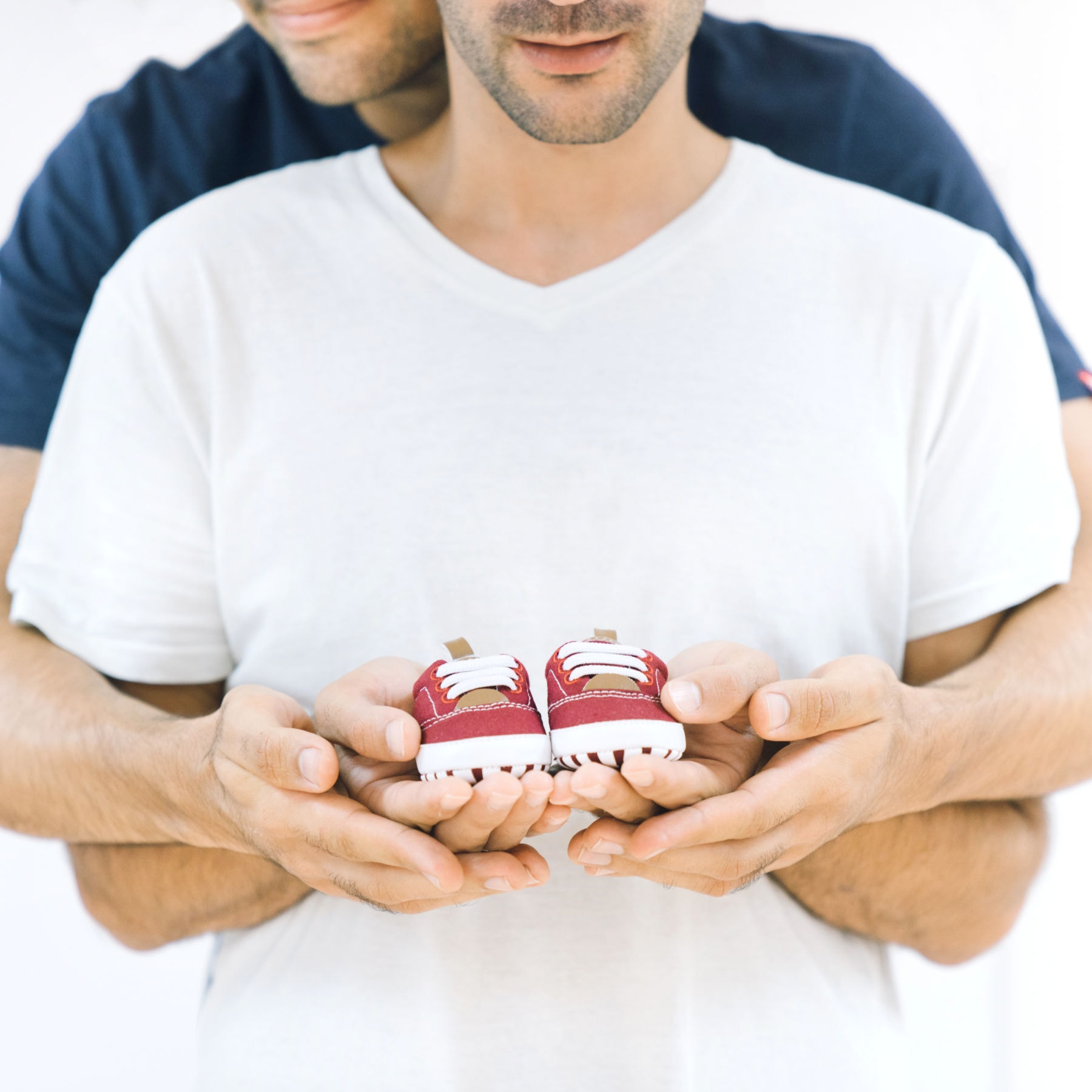 newborn-concept-with-gay-couple